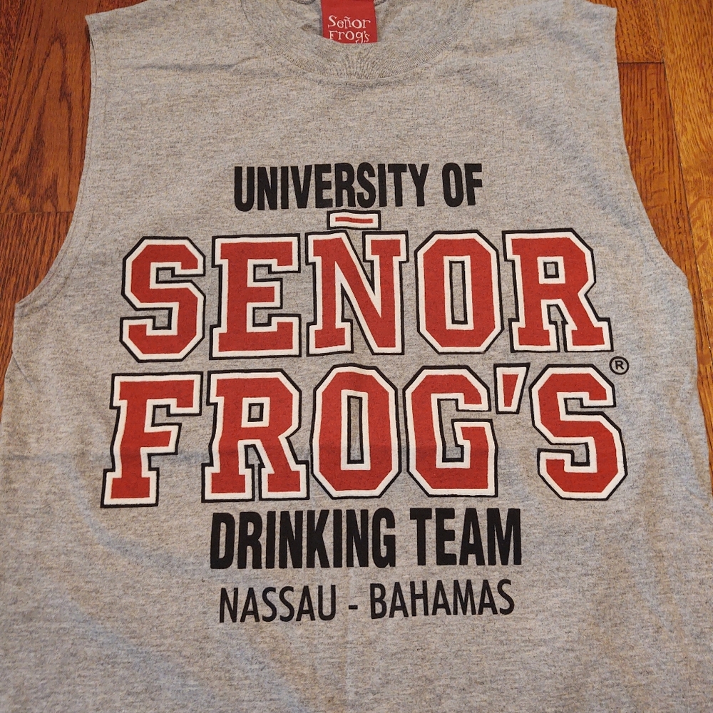 NWOT Senor Frog's T-shirt